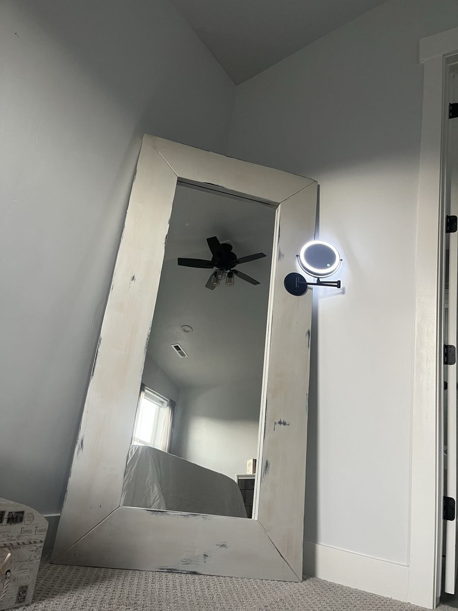 Main image 4