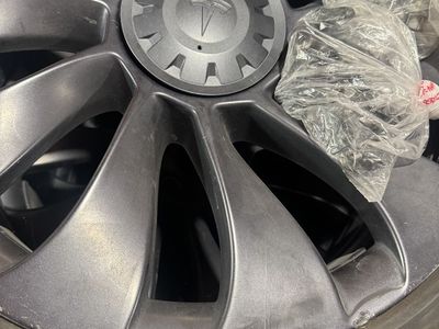 Tesla Model Y Set of 4 Wheels - Pirelli Elect Zero PNCS Tires, Tesla Rims, Lug Nuts - Used condition, lots of wear left
