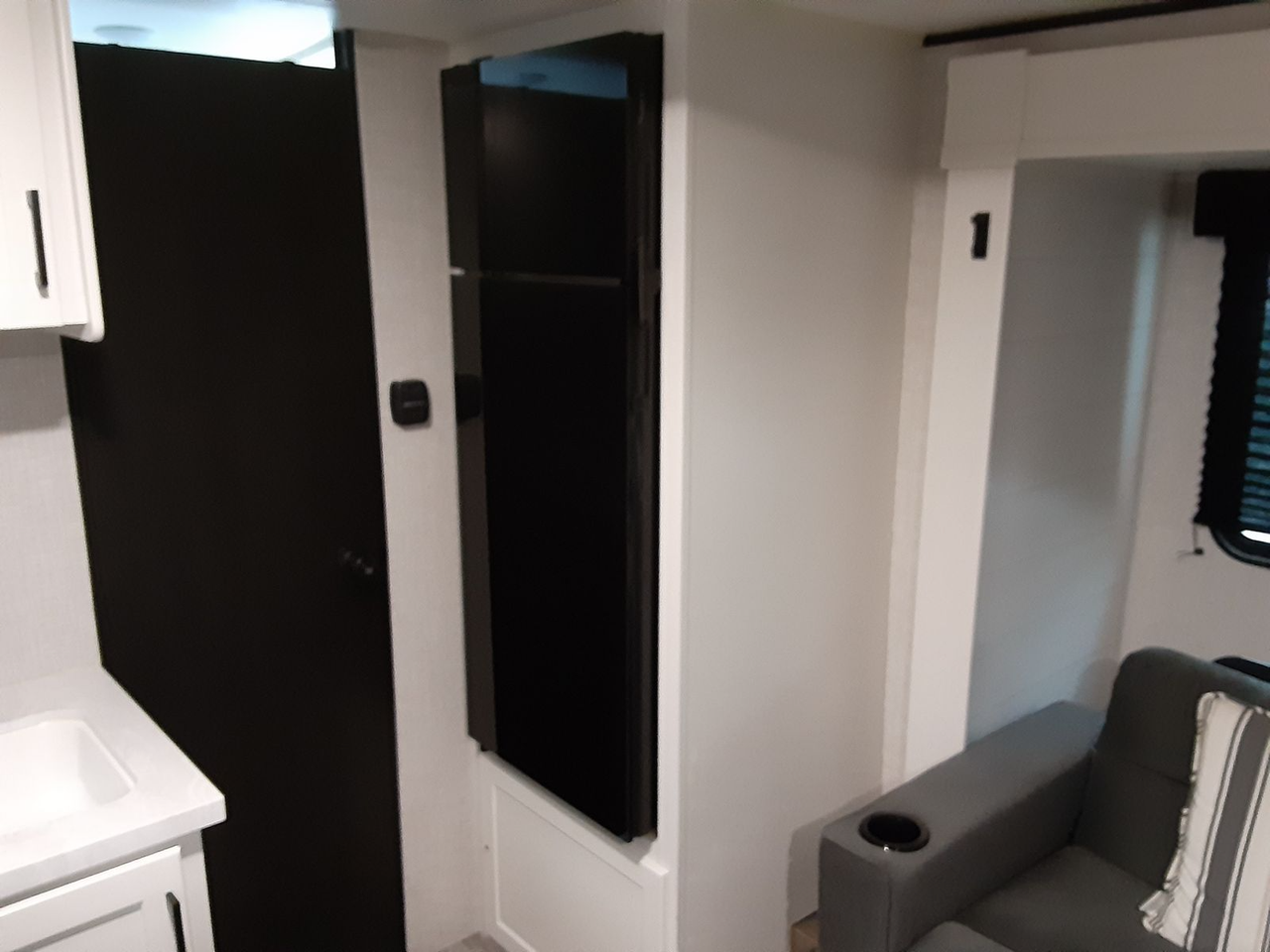 Main image 6