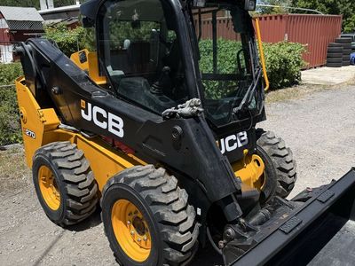 JCB 270 Skid Steer Loader with Bucket