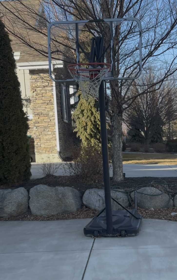 Lifetime Portable 48-inch Basketball Hoop System with Damaged Backboard