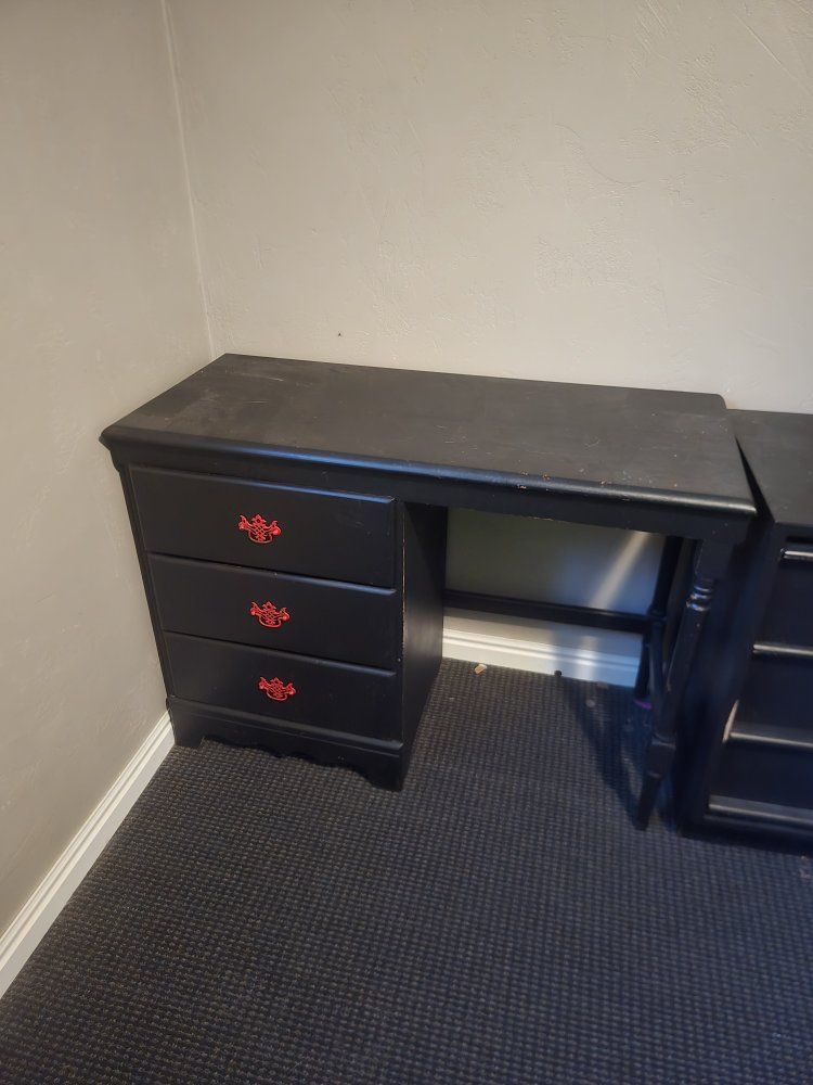 Black Desk with Red Handles - 3 Drawer Storage