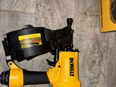 DEWALT 15` COIL SIDING&FENCING NAILER