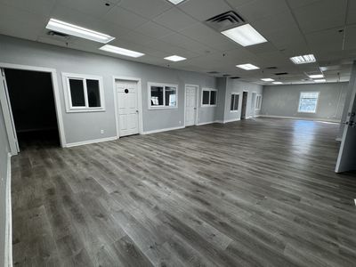 Open space with 5 offices in Sandy