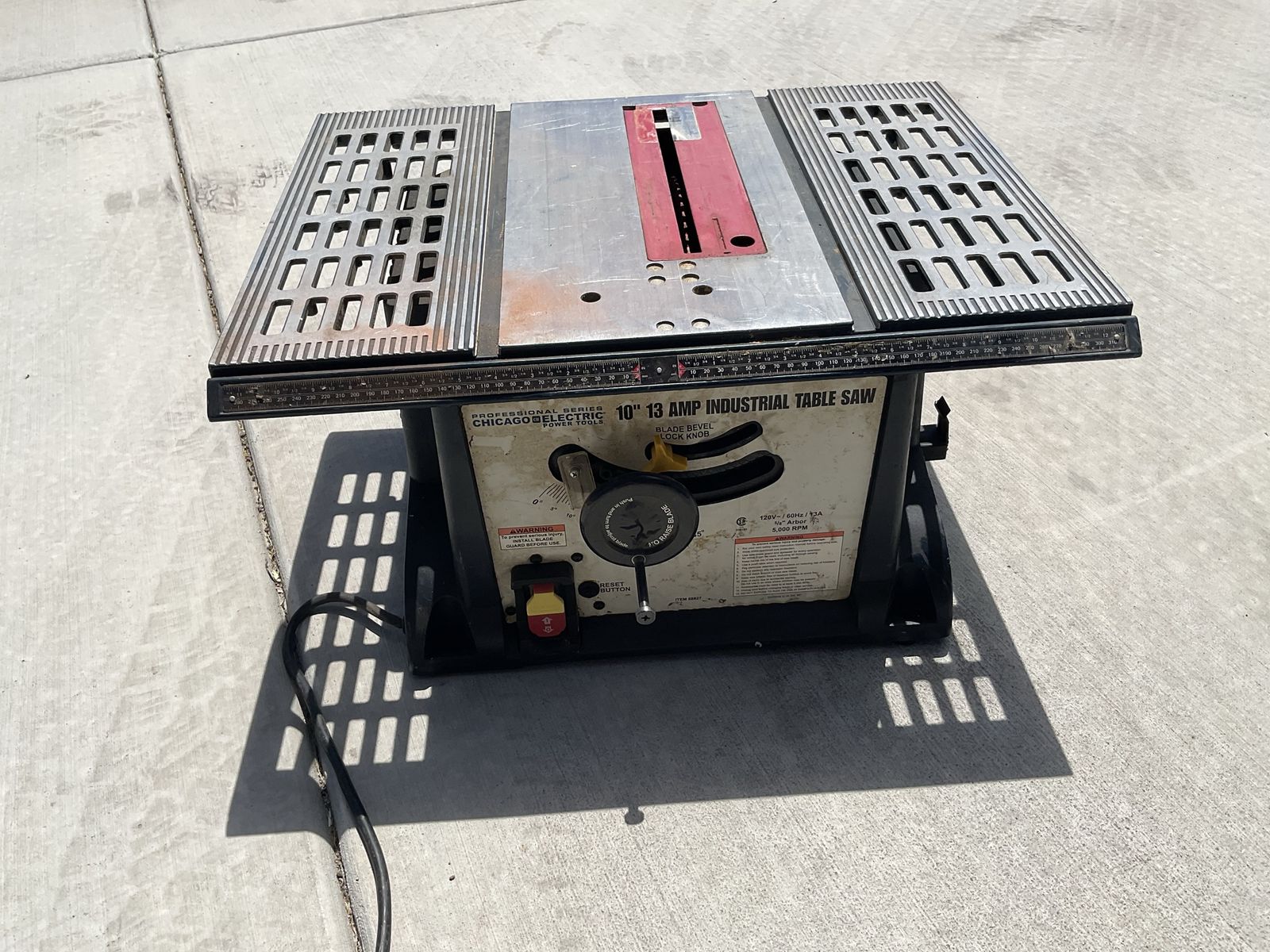 Chicago Electric Professional Series 10" 13 AMP Industrial Table Saw - Blade Devil