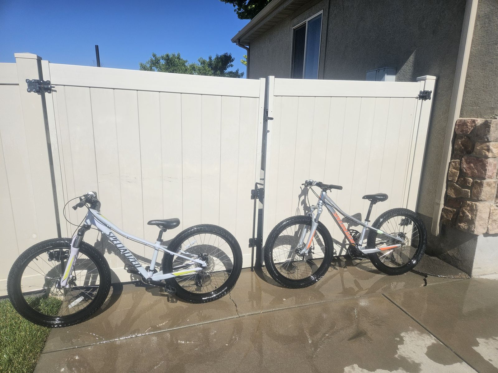 2 Youth Mountain Bikes (Big Tire)