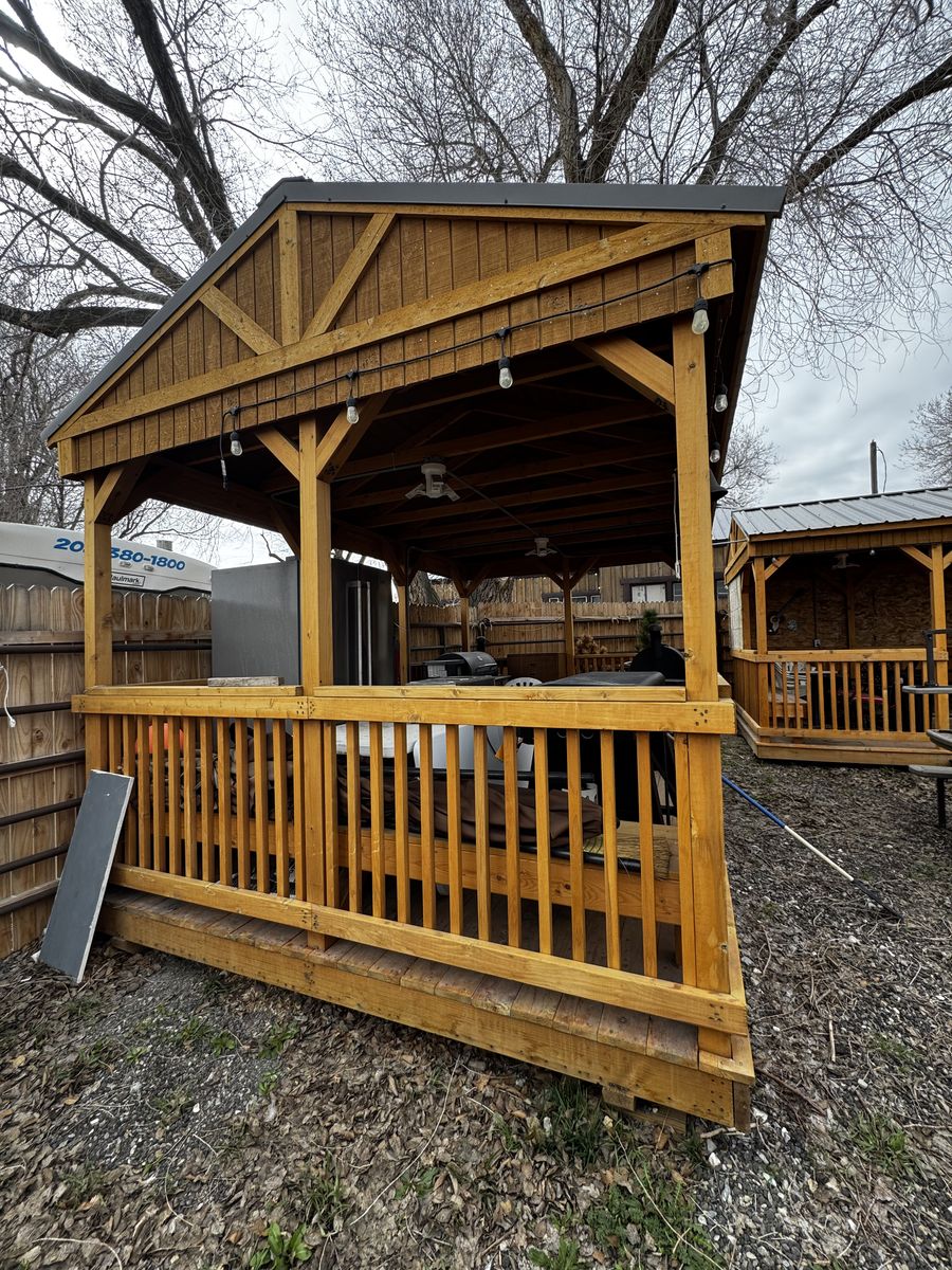 Cabana Buildings With Electricity