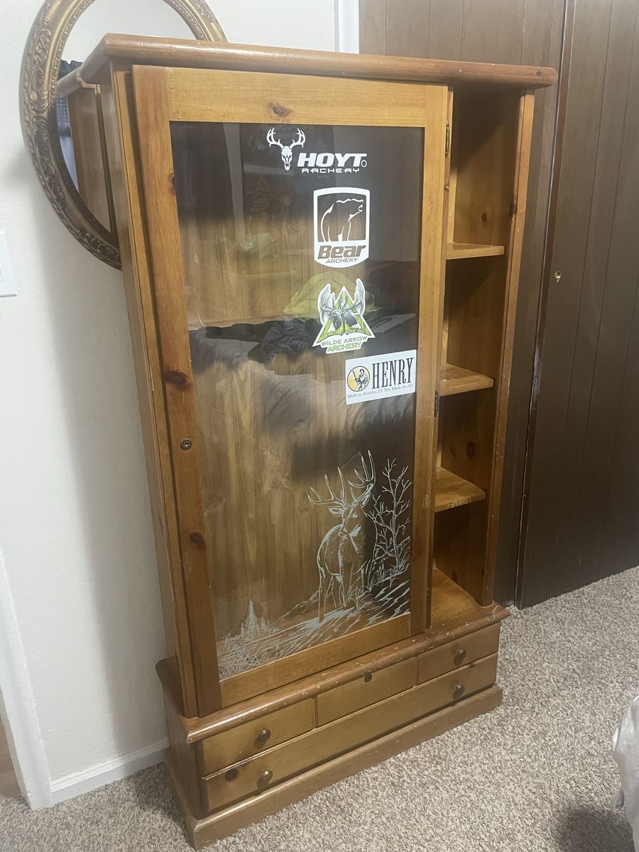 8 gun cabinet with key