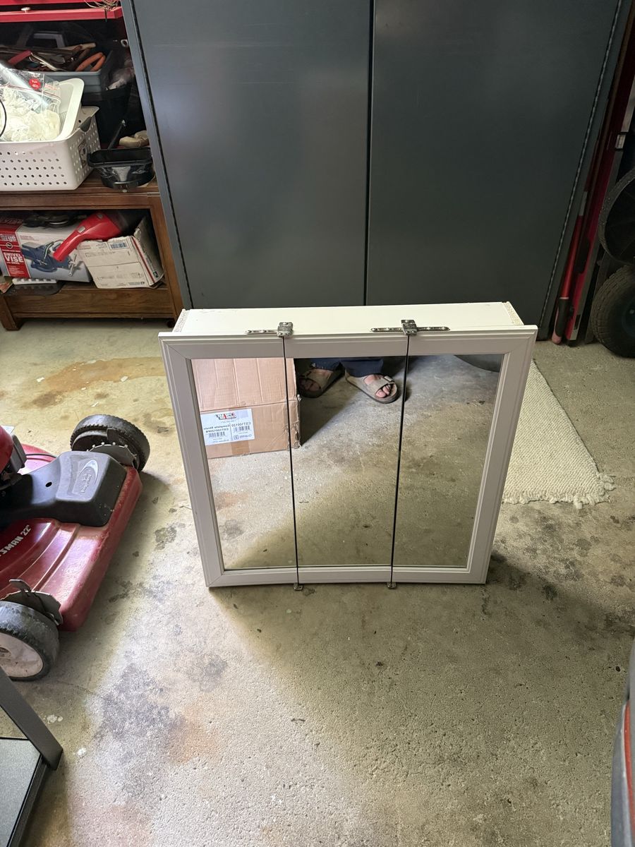 Cabinet w mirror