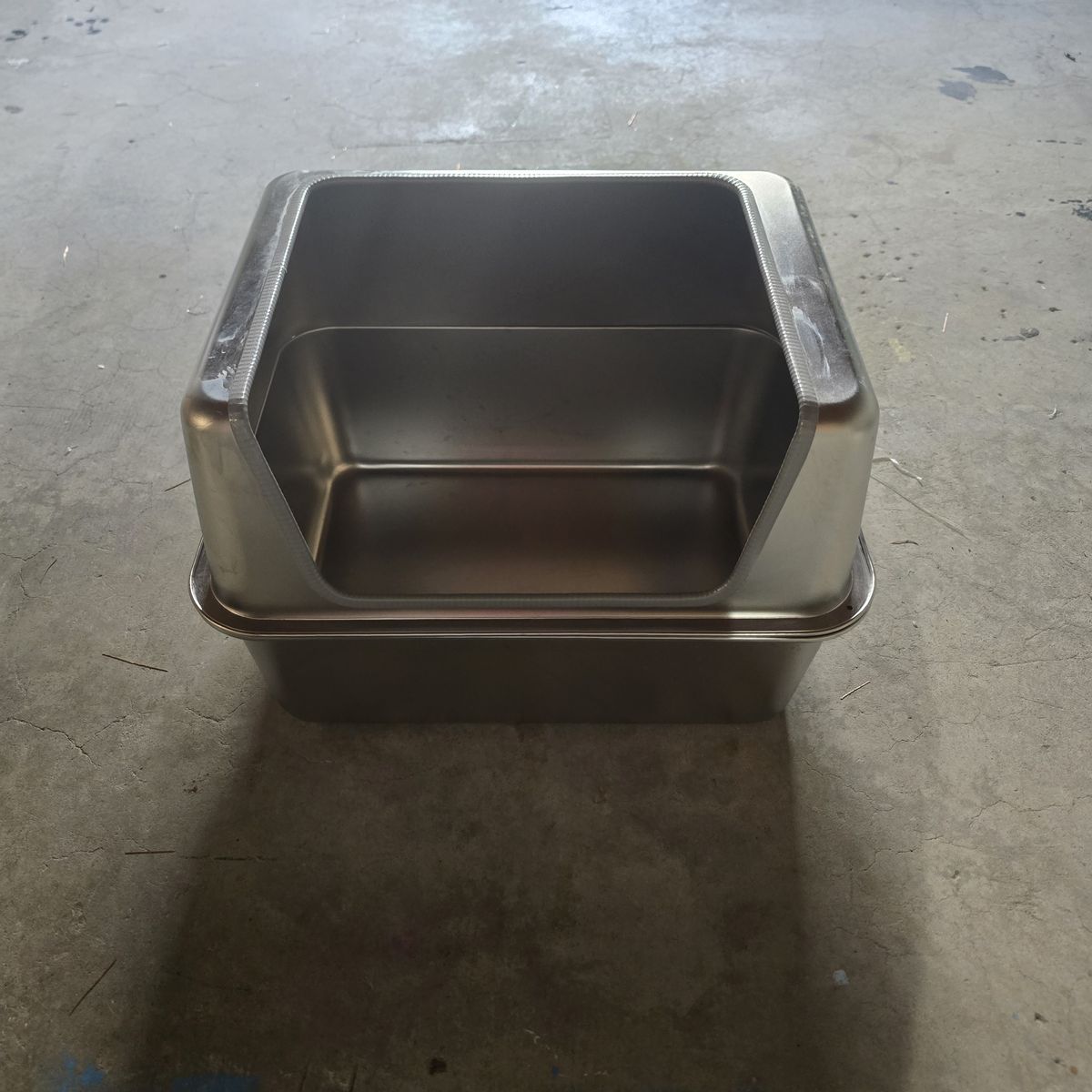 Stainless steel litter box