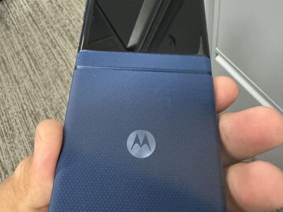 Moto razr 2025 latest model 256 GB T-mobile, MetroPCS and MINT MOBILE