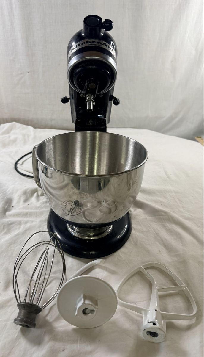 KitchenAid Artisan Series Tilt-Head Stand Mixer Black 5 Quart w/ Attachments
