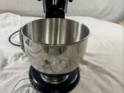KitchenAid Artisan Series Tilt-Head Stand Mixer Black 5 Quart w/ Attachments