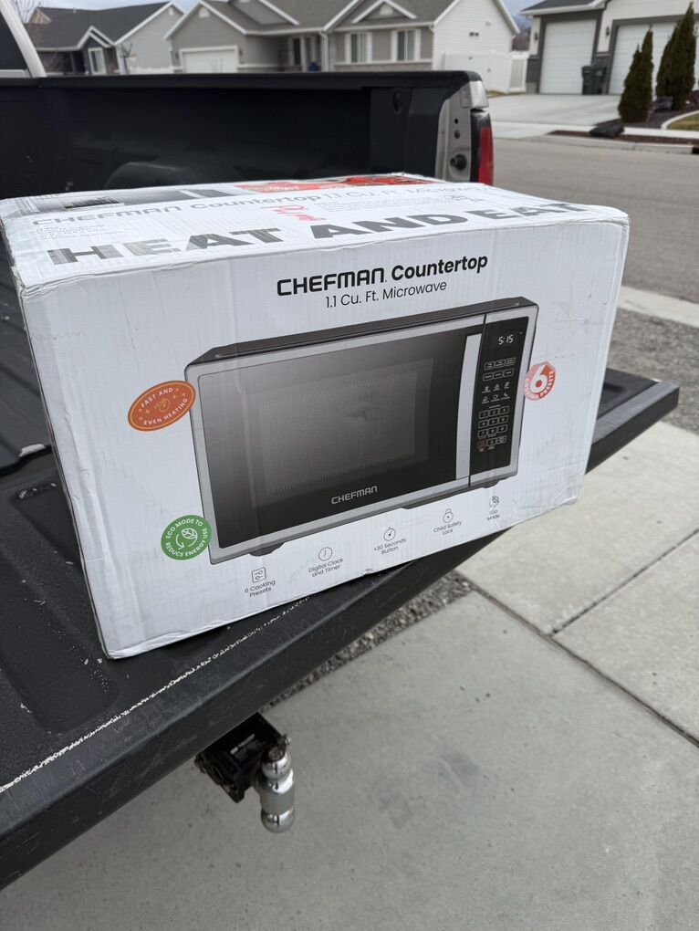 Chefman 1.1 Cu. Ft. Countertop Microwave Oven *NEW