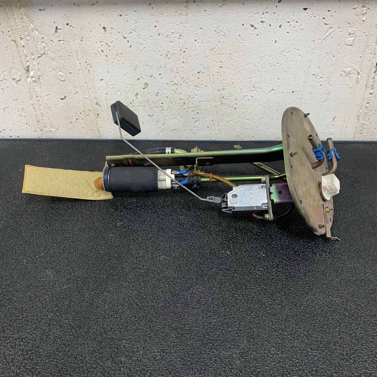 ‘99-‘05 Mazda Miata fuel pump sending unit 
