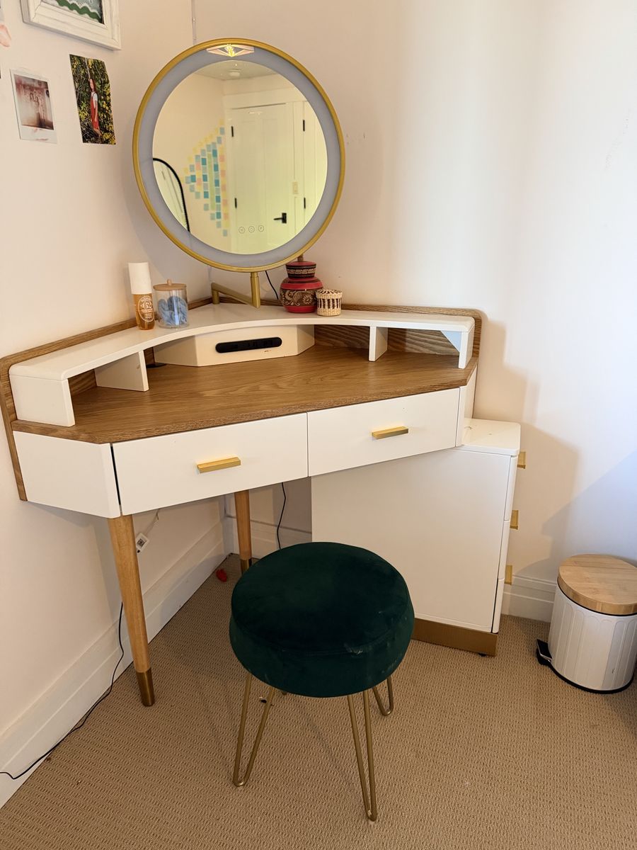 Corner lighted makeup vanity