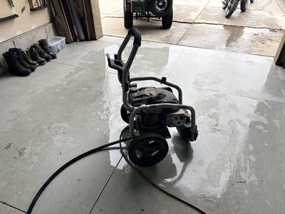 Subaru Ea190v pressure washer. 2700PSI, 2.4GPM.