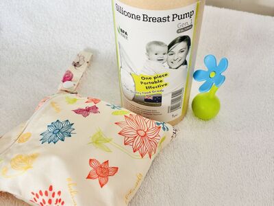 Haakaa breast pump and cotton/bamboo nipple pads