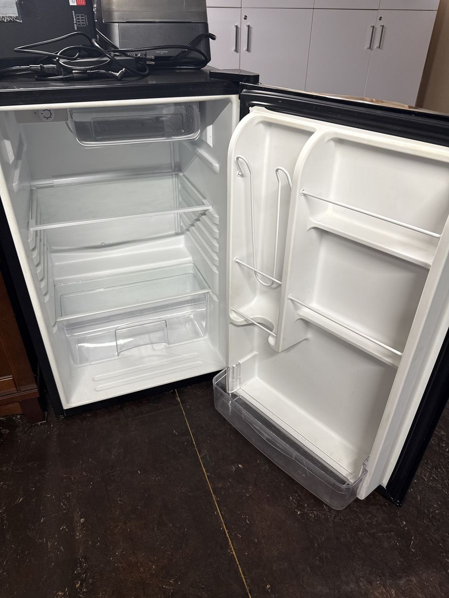 4.5 Cu mini fridge-open to offers