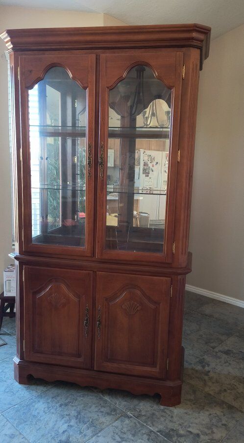China Hutch/Cabinet