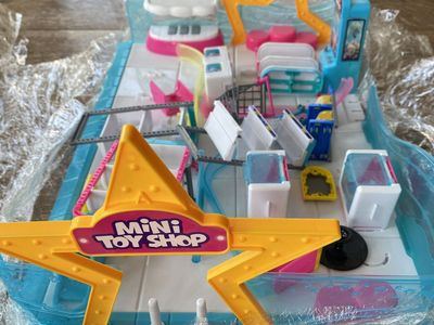 5 Surprise Mini Brands Mini Toy Shop Playset (by ZURU)