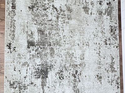 Area Rug 5'3x 7'