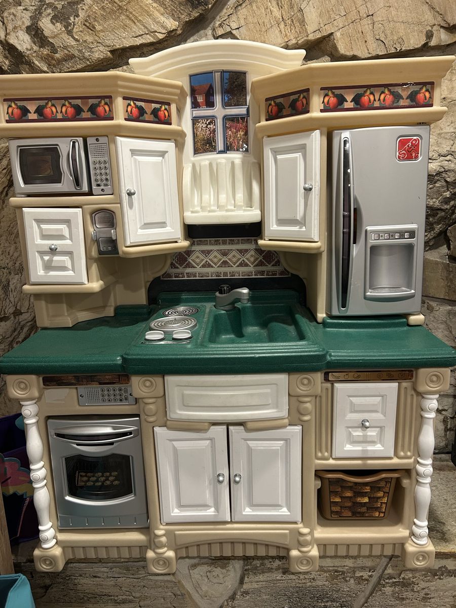 Play kitchen 