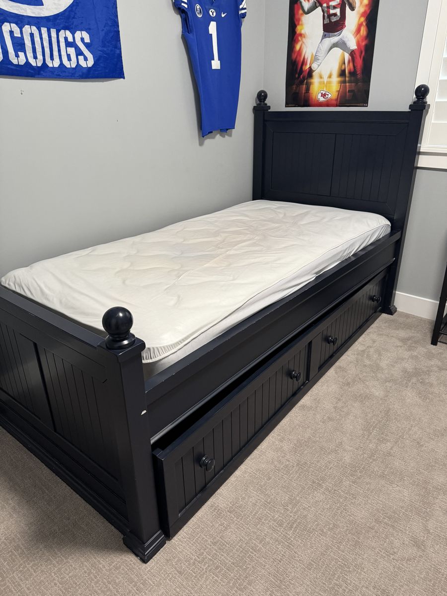 Twin trundle bed