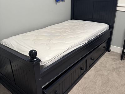Twin trundle bed