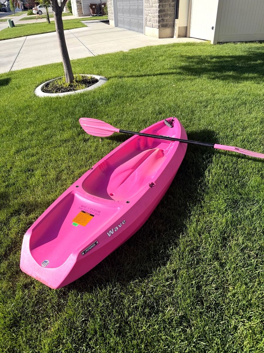 Lifetime Wave Youth Kayak with Paddle – Like New