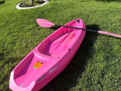 Lifetime Wave Youth Kayak with Paddle – Like New