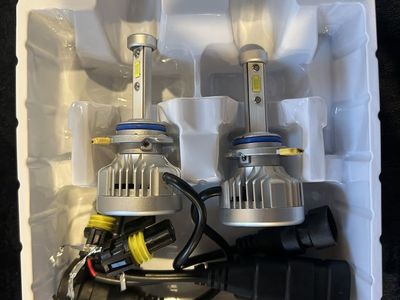 NEW Philips Ultinon LED-HL HIR2 6000K Headlights