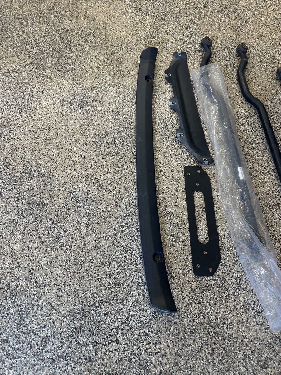 Lot of Jeep JL Jeep parts take off and new CHEAP