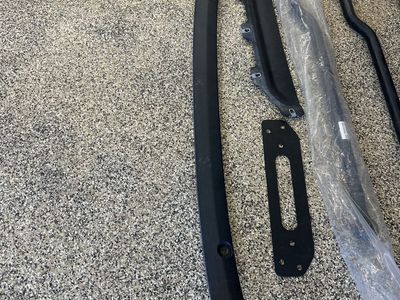Lot of Jeep JL Jeep parts take off and new CHEAP