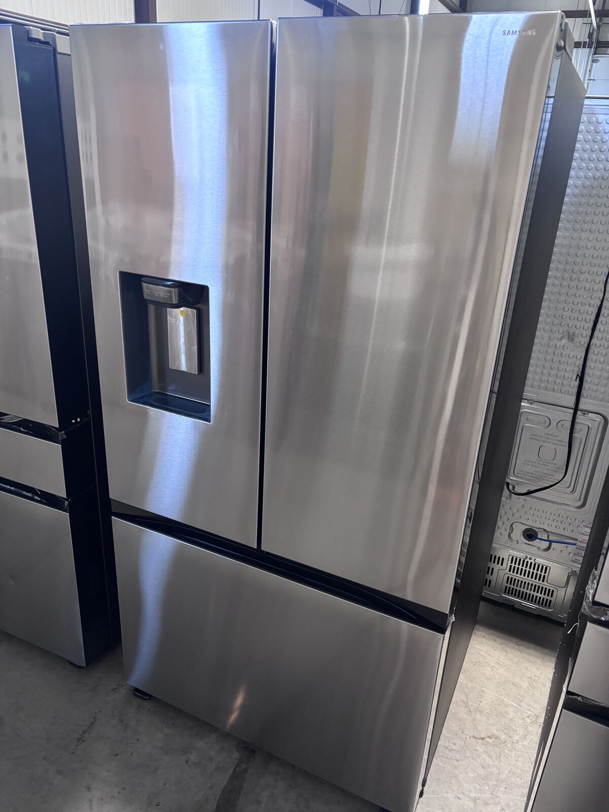 New Samsung 31cu.ft Refrigerator W/Ice Water