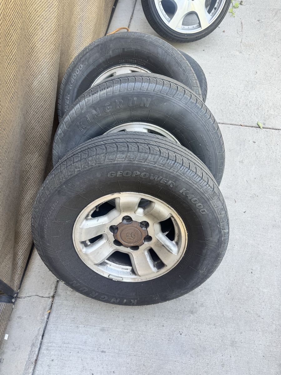 1997 Toyota 4Runner stock wheels
