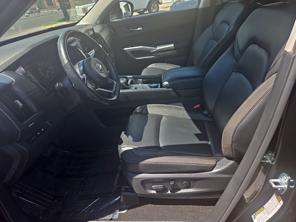 Main image 12