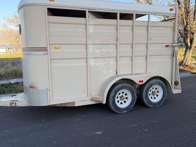 Circle j 2H Slant Horse Trailer