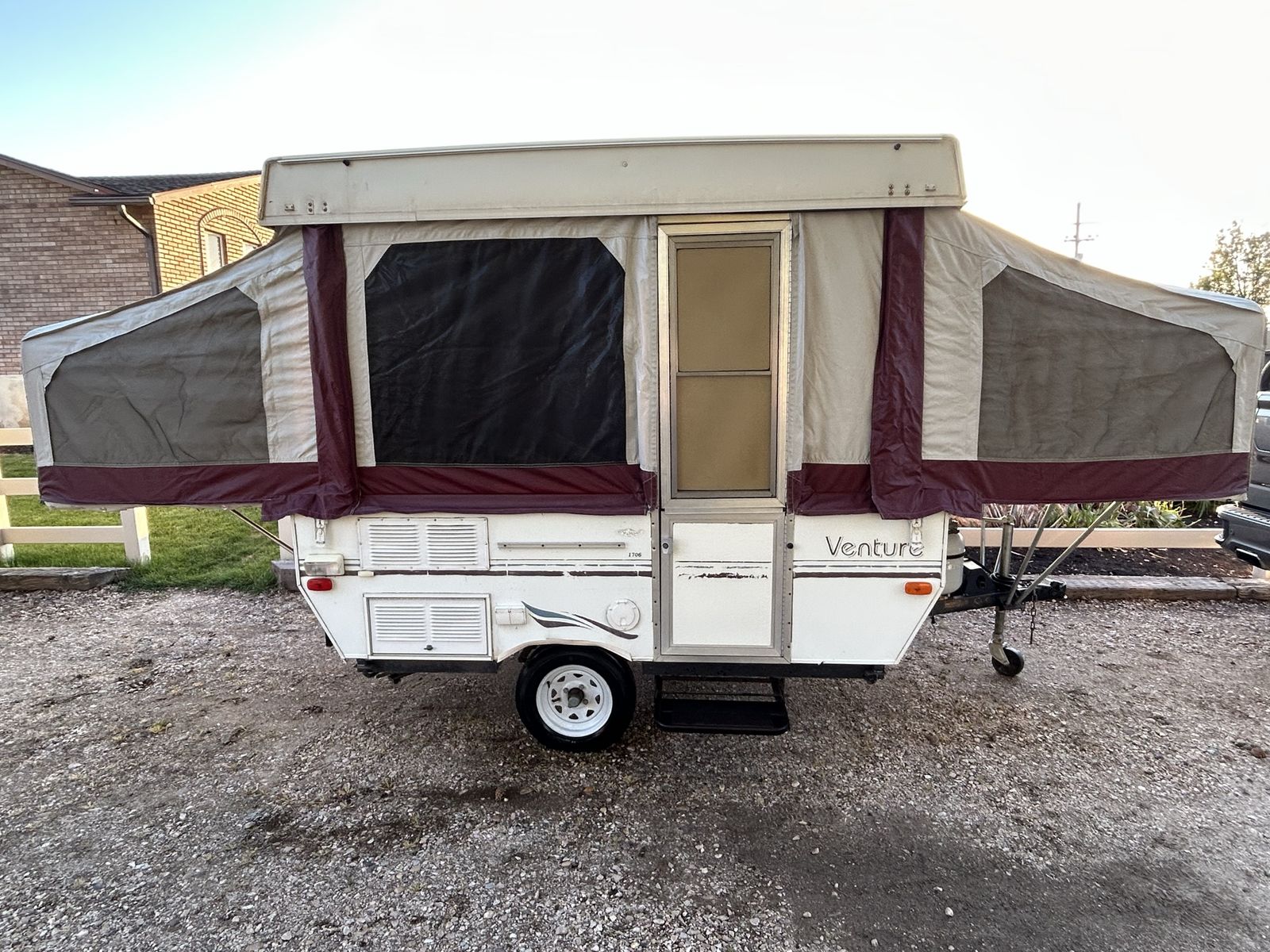 1999 Venture  tent trailer
