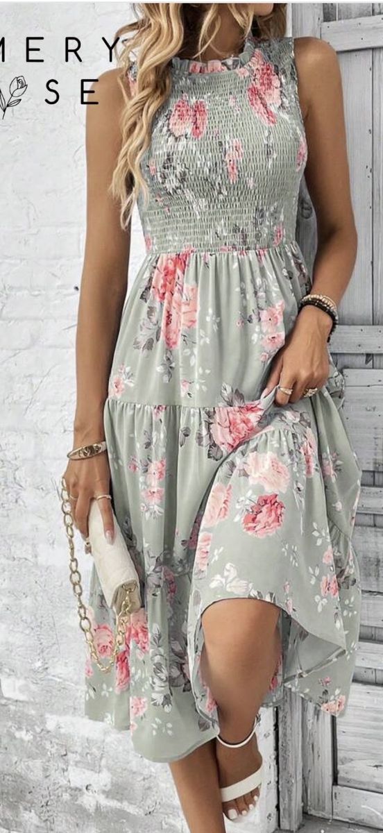 Emery Rose Floral Sleeveless Smocked Maxi Dress - Size M