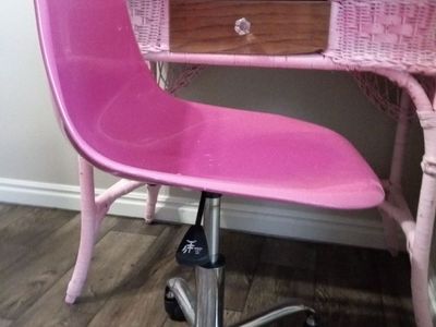 Pink Rolling Desk Chair with Adjustable Height and Wheels