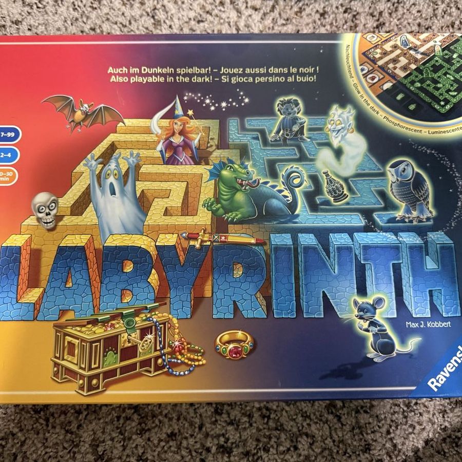 Ravensburger Labyrinth Strategy Board Game 2-4 Players Ages 7+ Complete