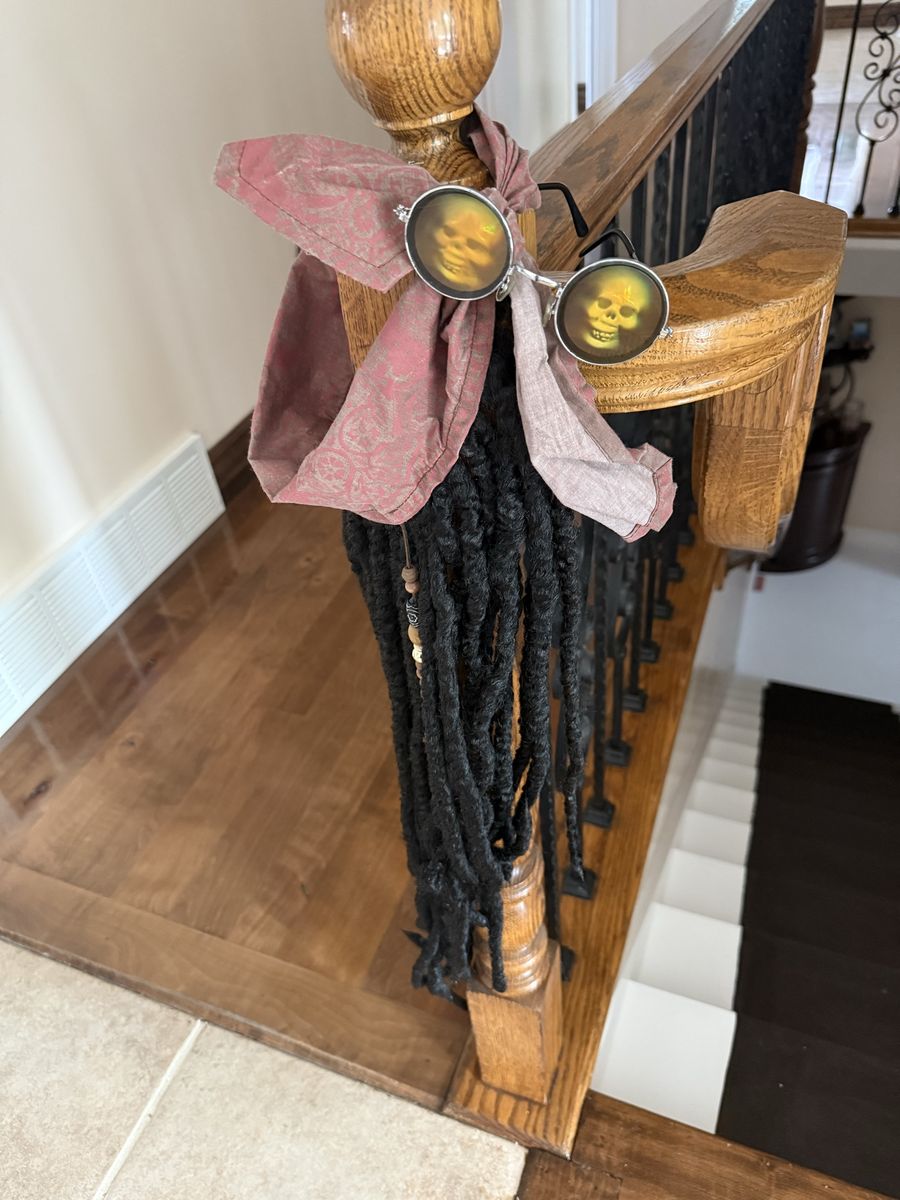 NEW! Disneyland Pirates of the Caribbean costume  wig and glasses one size