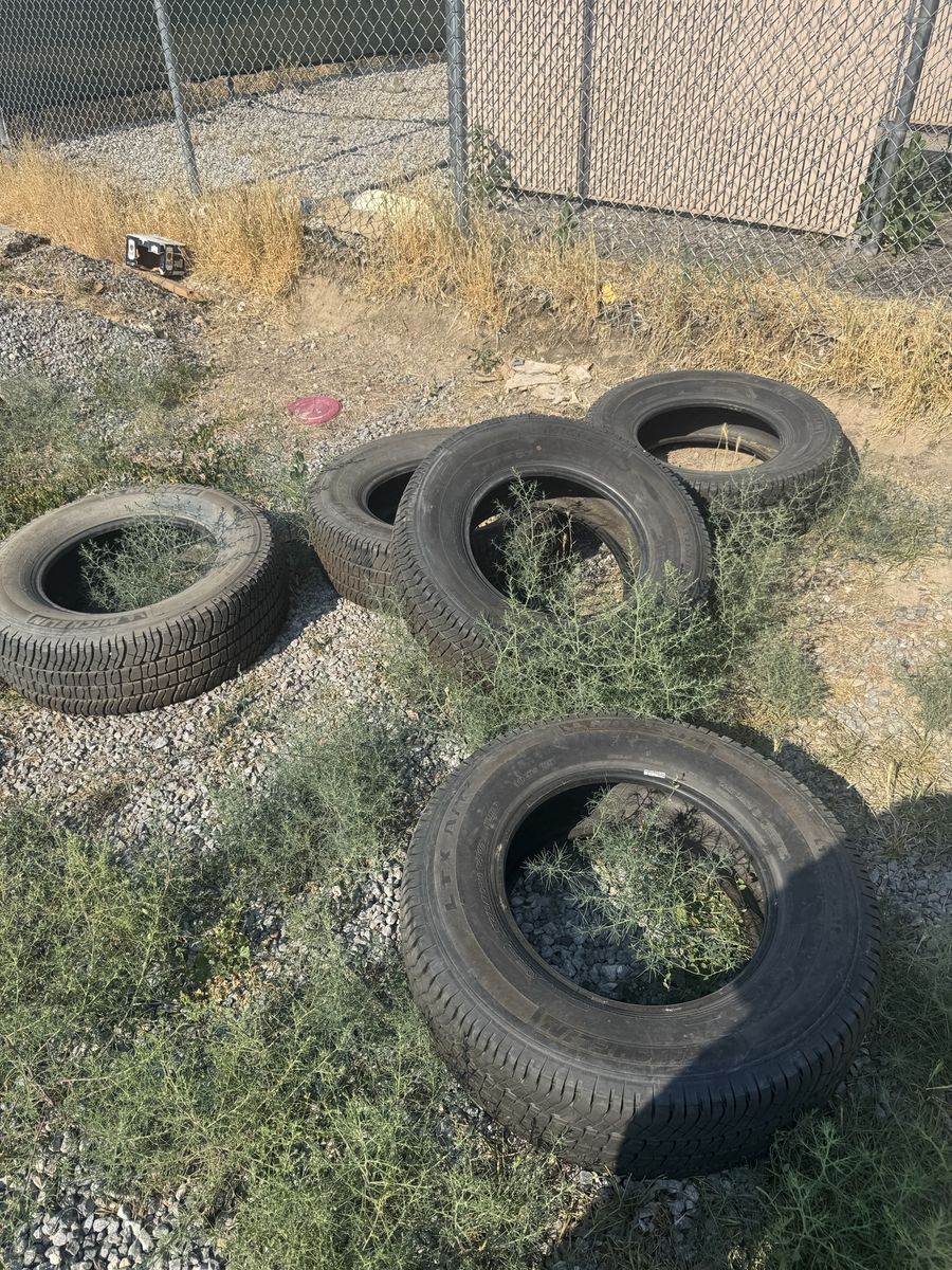Used 275/70R18Tires (Set of 5)
