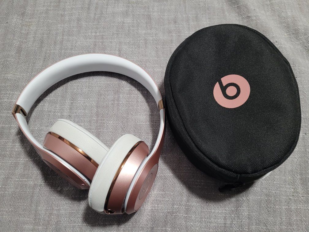 Beats Solo 3 Wireless On-Ear Headphones - Rose Gold with Case and Charger