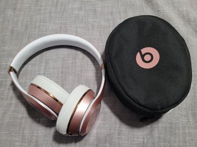 Beats Solo 3 Wireless On-Ear Headphones - Rose Gold with Case and Charger