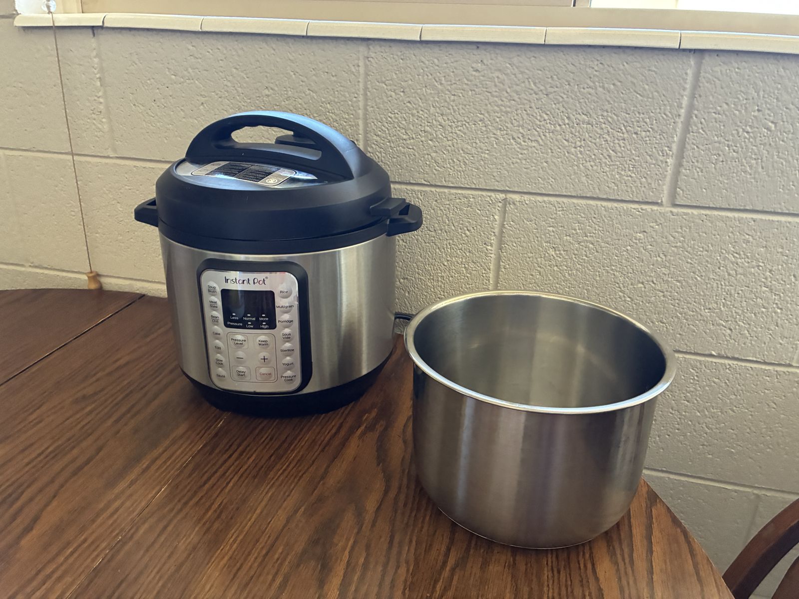 6QT Multi-Use Instant Pot Pressure Cooker