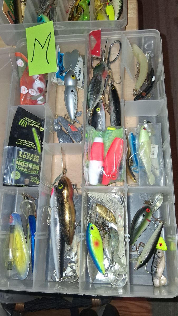 FISHING LURES AND WEIGHTS "M"