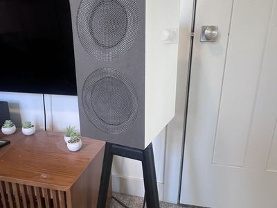 Kef R3 Meta in White