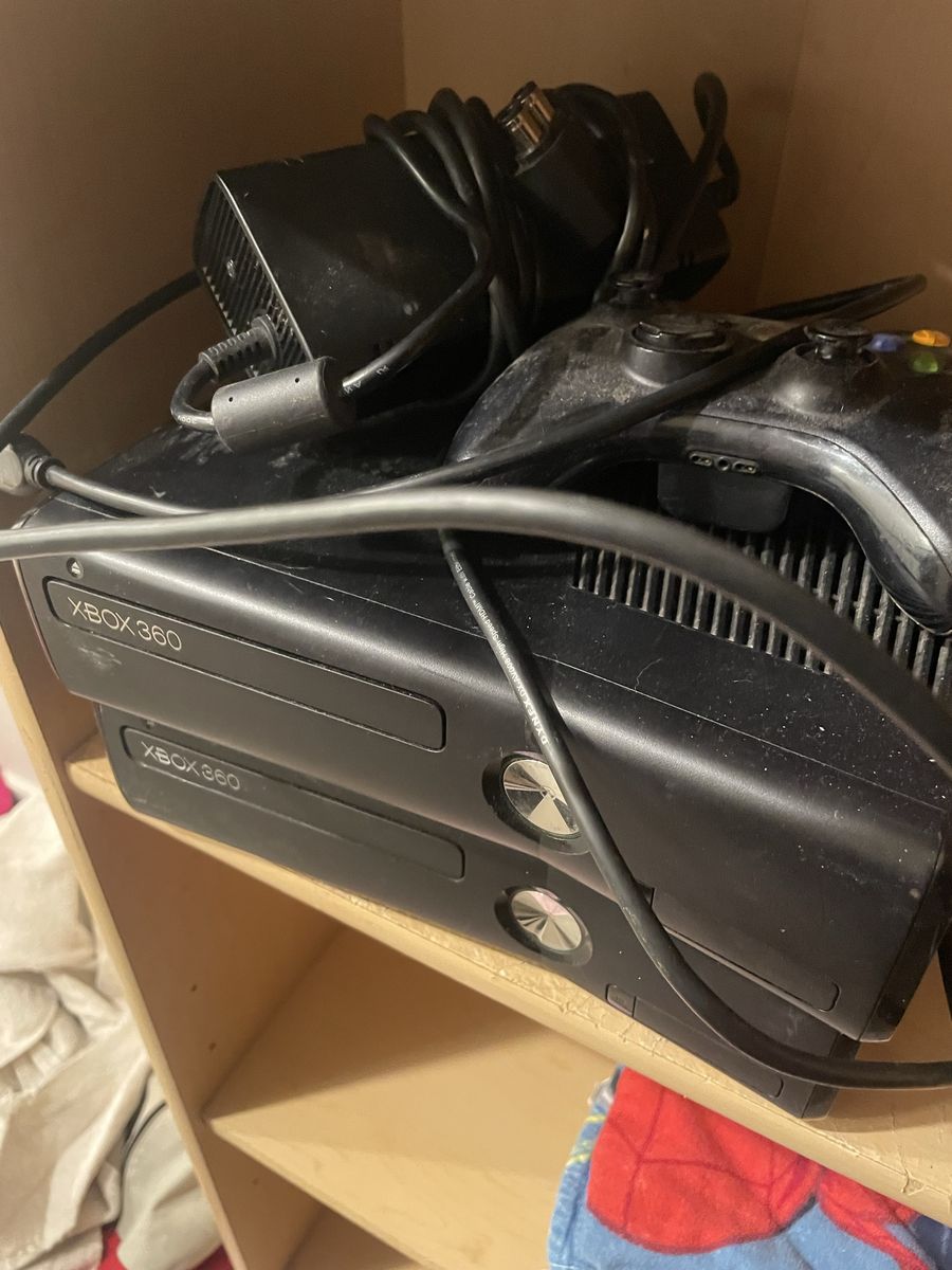 2 working Xbox 360 s